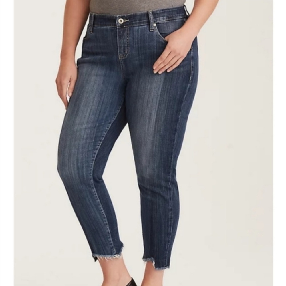 NWT torrid plus size jeans with raw hem- girlfriend jeans - Picture 2 of 12